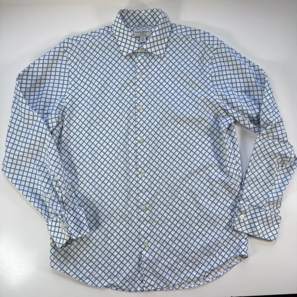BANANA REPUBLIC Long Sleeve Button Up Shirt Mens 15-15 1/2 Med Blue Pattern
